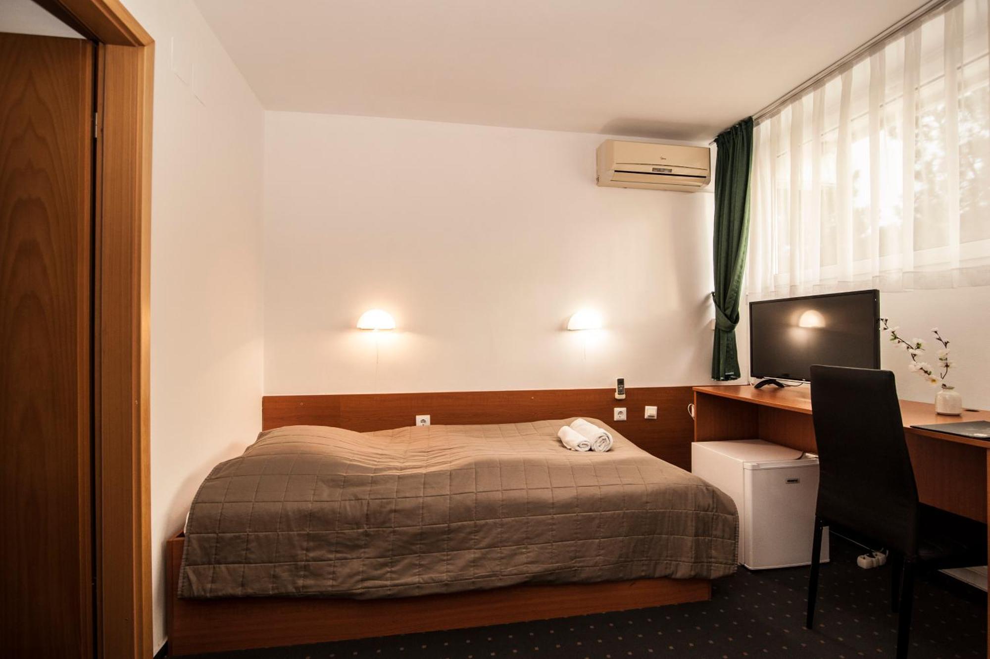 Hotel Faraon Celje Room photo